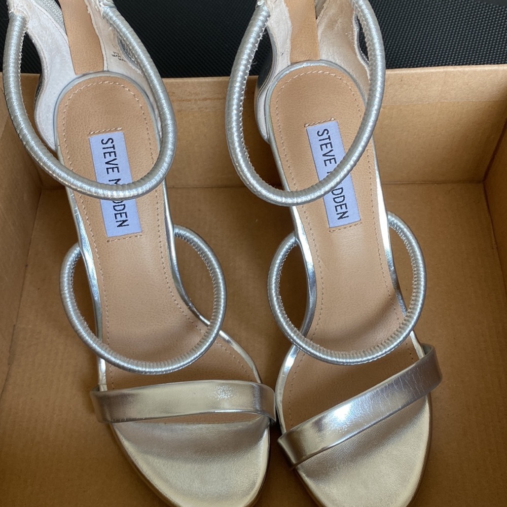 Steve Madden Classic Silver strapped heels! Metallic and sassy!!!